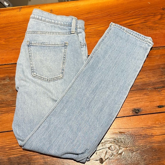 Old Navy Mid-Rise WOW Boyfriend Jeans, Light Denim, Women's 4 - Picture 1 of 7